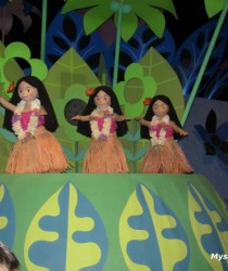 Dancing dolls at its a small world, Magic Kindom