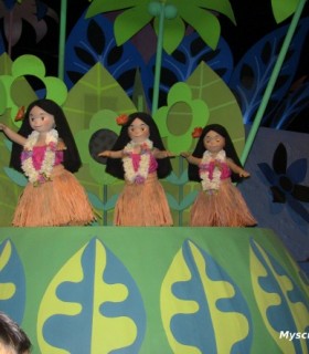 Dancing dolls at its a small world, Magic Kindom